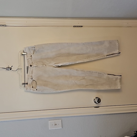 CHICO'S Creamy Tan Platinum Denim Zipper Leg Cropped Jeans - Picture 2 of 8